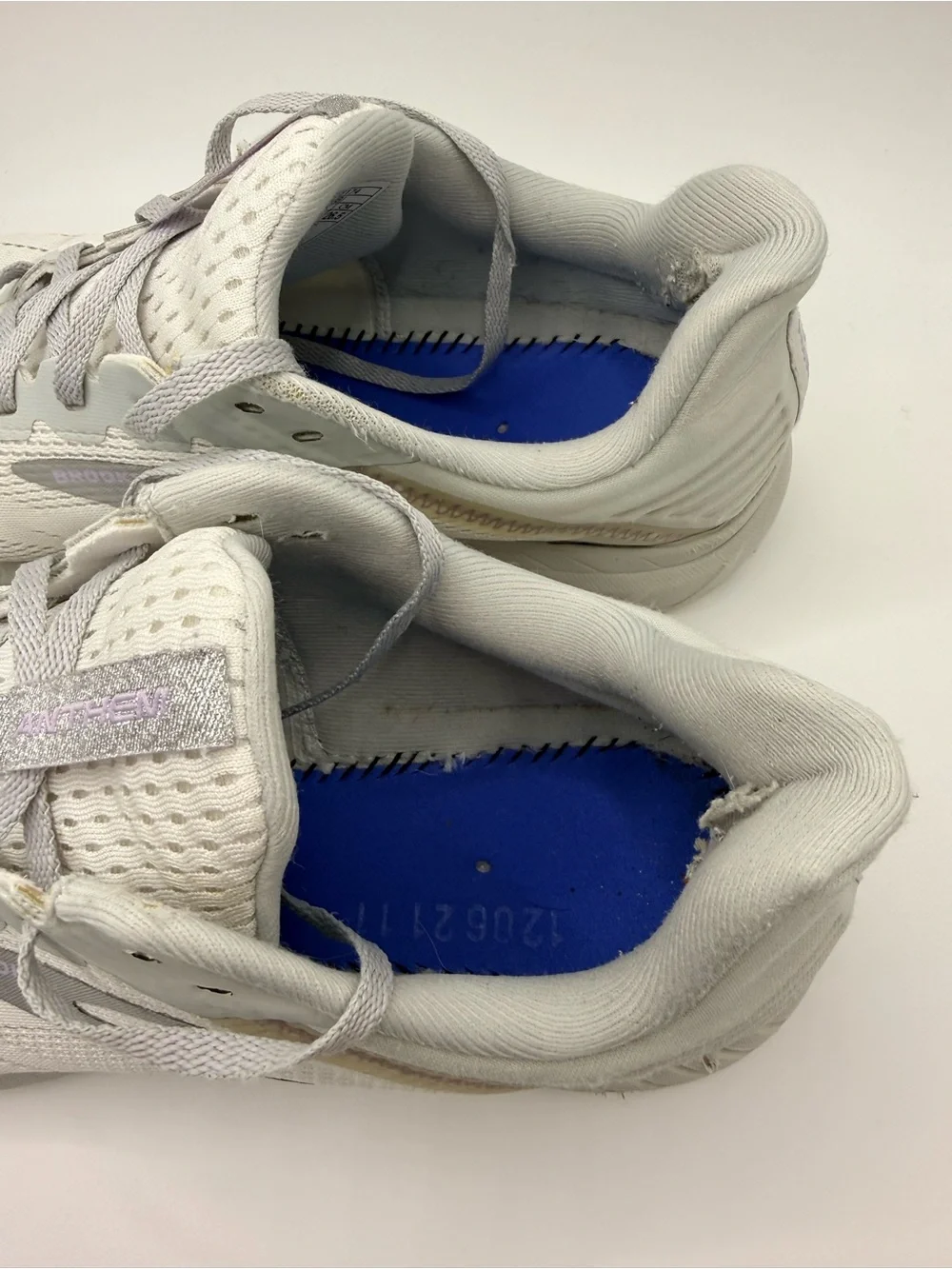 BROOKS Anthem 5 Women’s White‎ Purple Running Walking Athletic Shoes Size 8.5